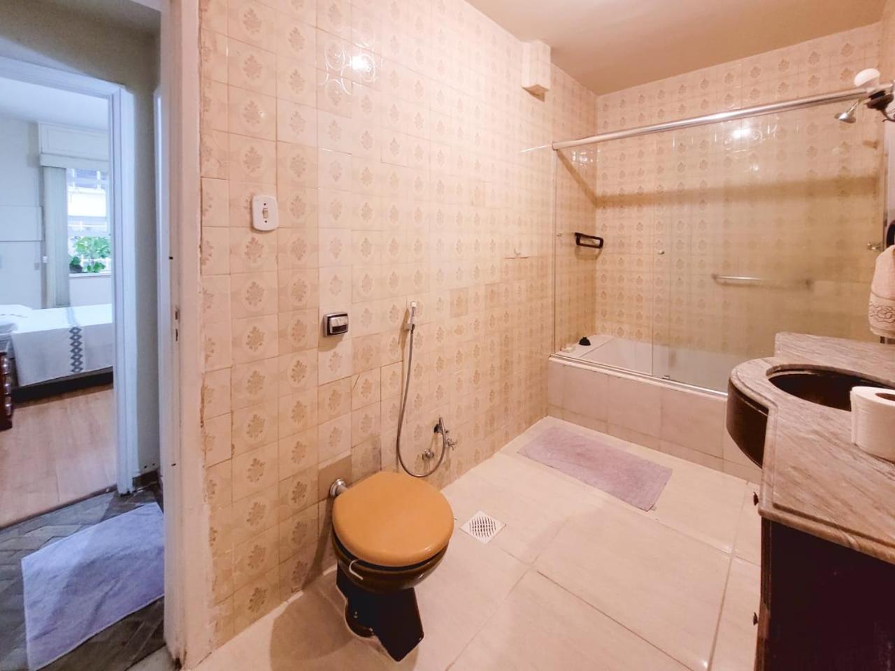 Real 329 - 3 Bedrooms And 3 Bathrooms In Copacabana Rio de Janeiro