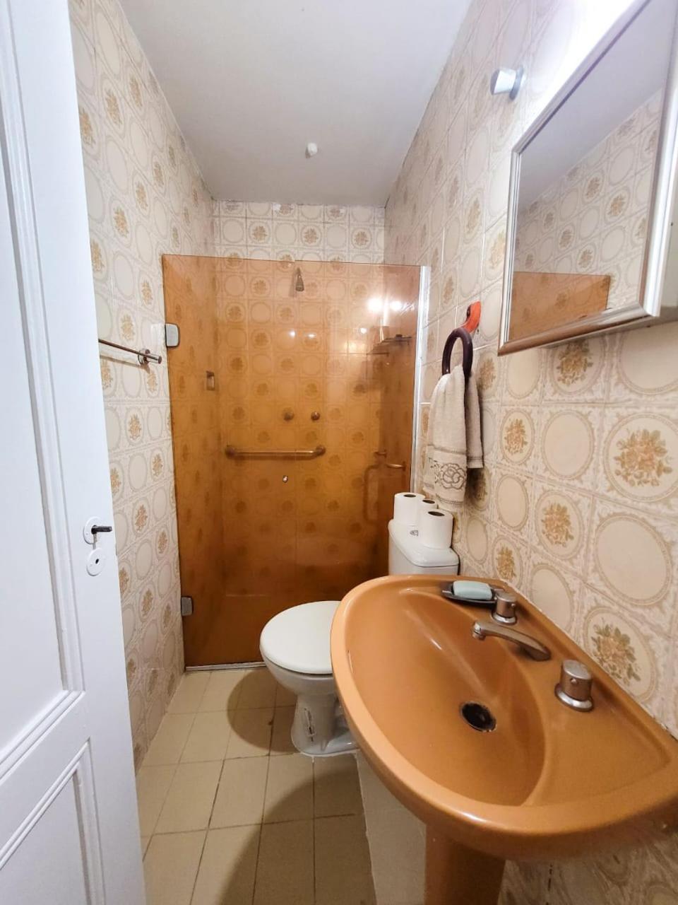 Real 329 - 3 Bedrooms And 3 Bathrooms In Copacabana Rio de Janeiro