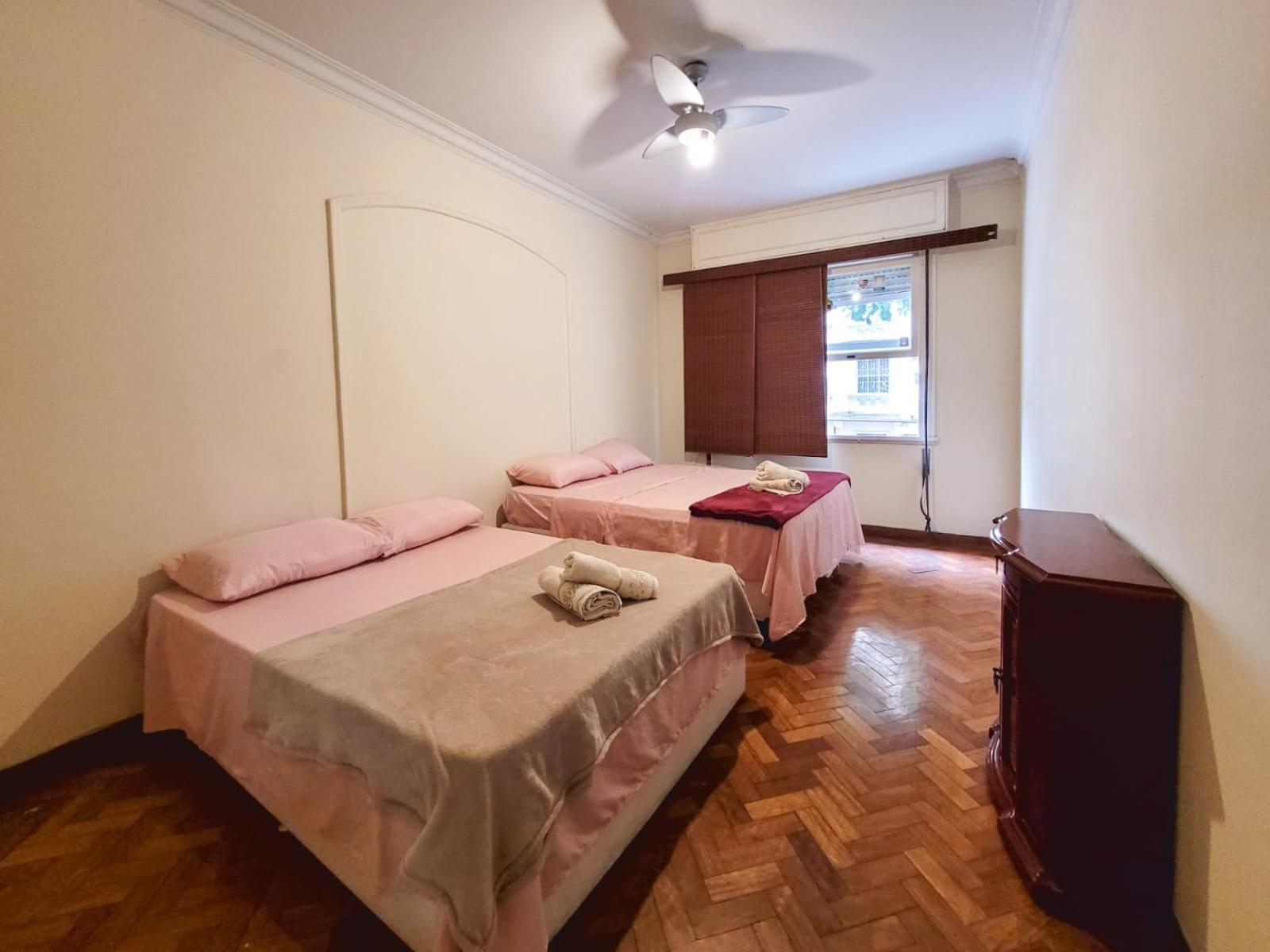 Real 329 - 3 Bedrooms And 3 Bathrooms In Copacabana * Rio de Janeiro