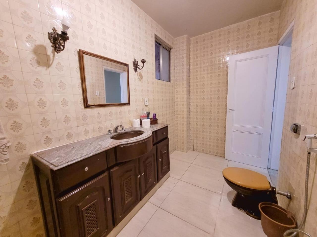 Real 329 - 3 Bedrooms And 3 Bathrooms In Copacabana Rio de Janeiro